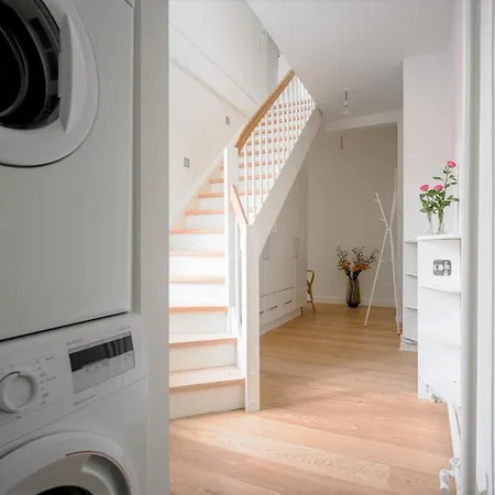 Sanders Merchant - Dreamy Three-bedroom With Terrace