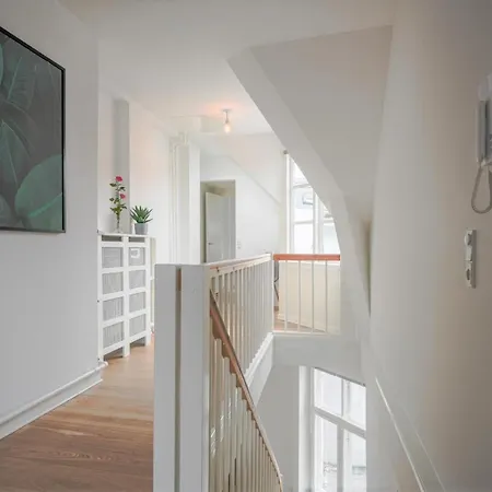 Sanders Merchant - Dreamy Three-bedroom With Terrace Apartment *